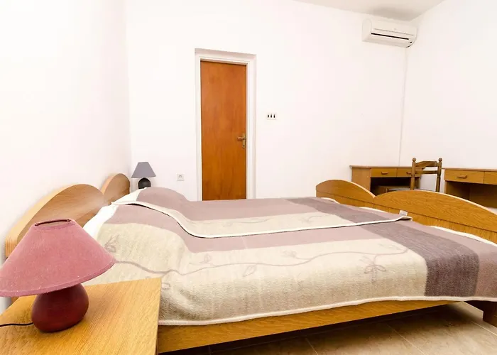 With Balcony And Sea View * Pomena