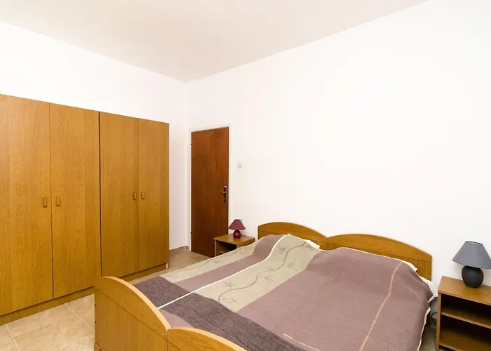 With Balcony And Sea View Appartamento Pomena